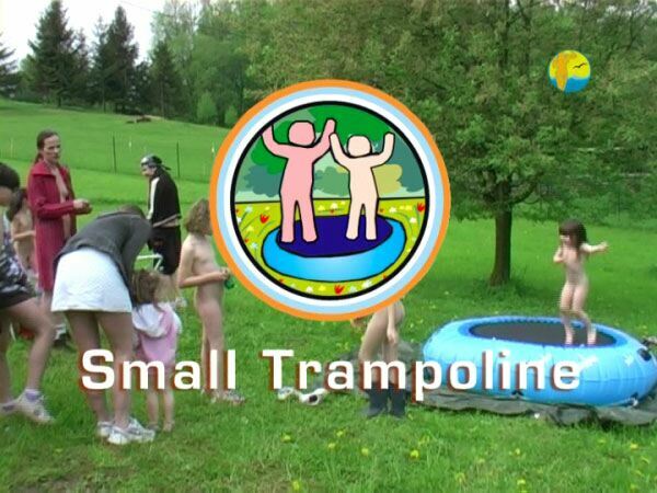 Small Trampoline-Family Nudism  家族の裸体