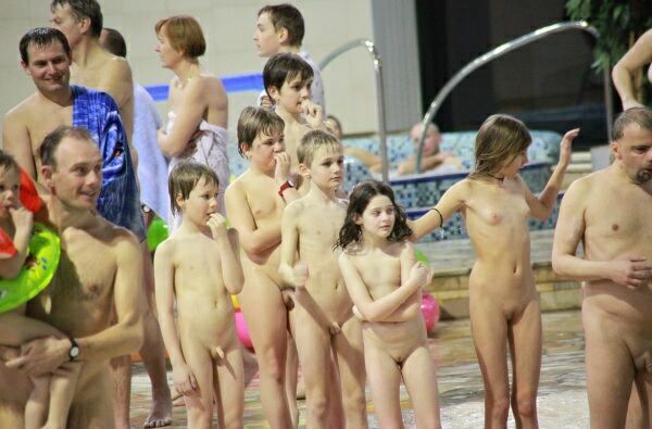 Pure Nudism - Naturist Family Events Pictures [POOL DAY CELEBRATION ]  裸体主義者の家族のイベント