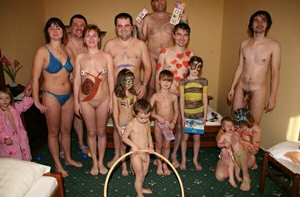 Pure Nudism - Naturist Family Events Pictures [FAMILY HOTEL NUDISTS]  ファミリーホテルヌーディスト