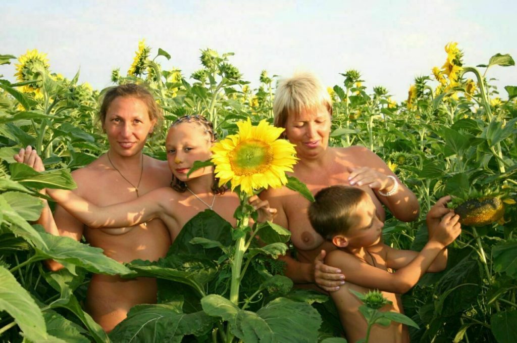 Outdoor family nudism gallery photo purenudism