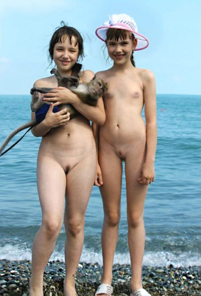 Funny Moments of Nudists Life #2 - Nudist photo gallery